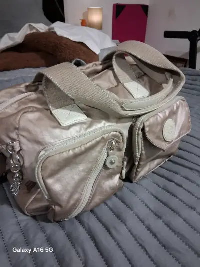 Bolso Kipling beige con múltiples bolsillos - miniatura 1