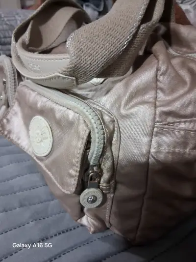 Bolso Kipling beige con múltiples bolsillos - miniatura 4