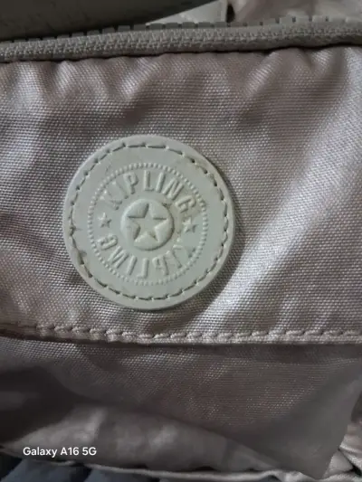 Bolso Kipling beige con múltiples bolsillos - miniatura 5