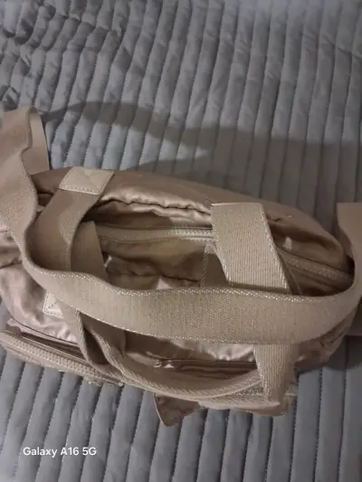 Bolso Kipling beige con múltiples bolsillos - miniatura 6