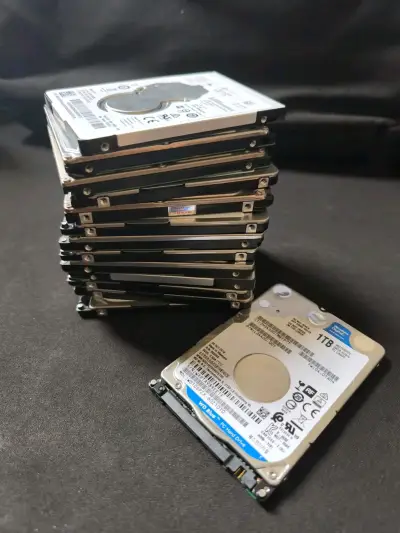 Discos duros internos 1TB WD y HGST - miniatura 1