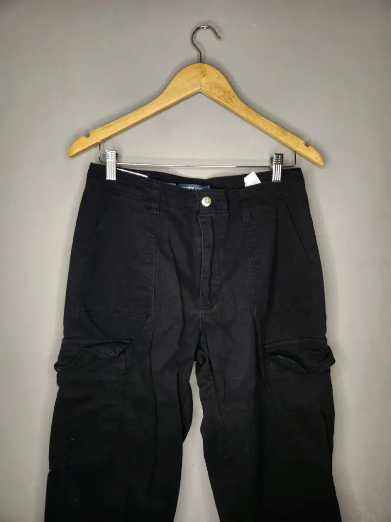 Pantalones cargo negros para mujer