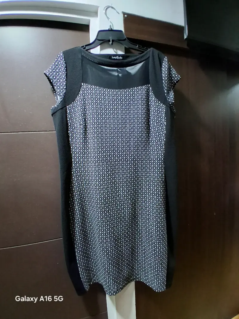 Vestido Betty Barclay con diseño geométrico - 1