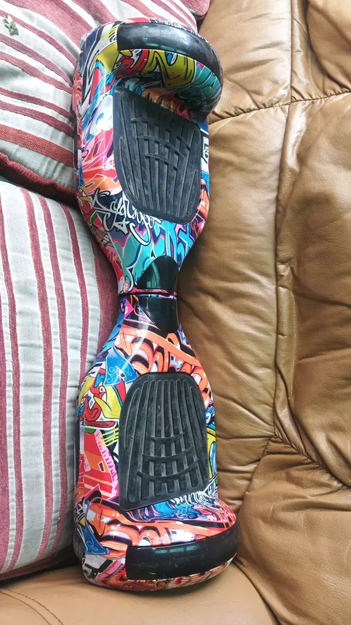Hoverboard con diseño grafiti y cargador - 1