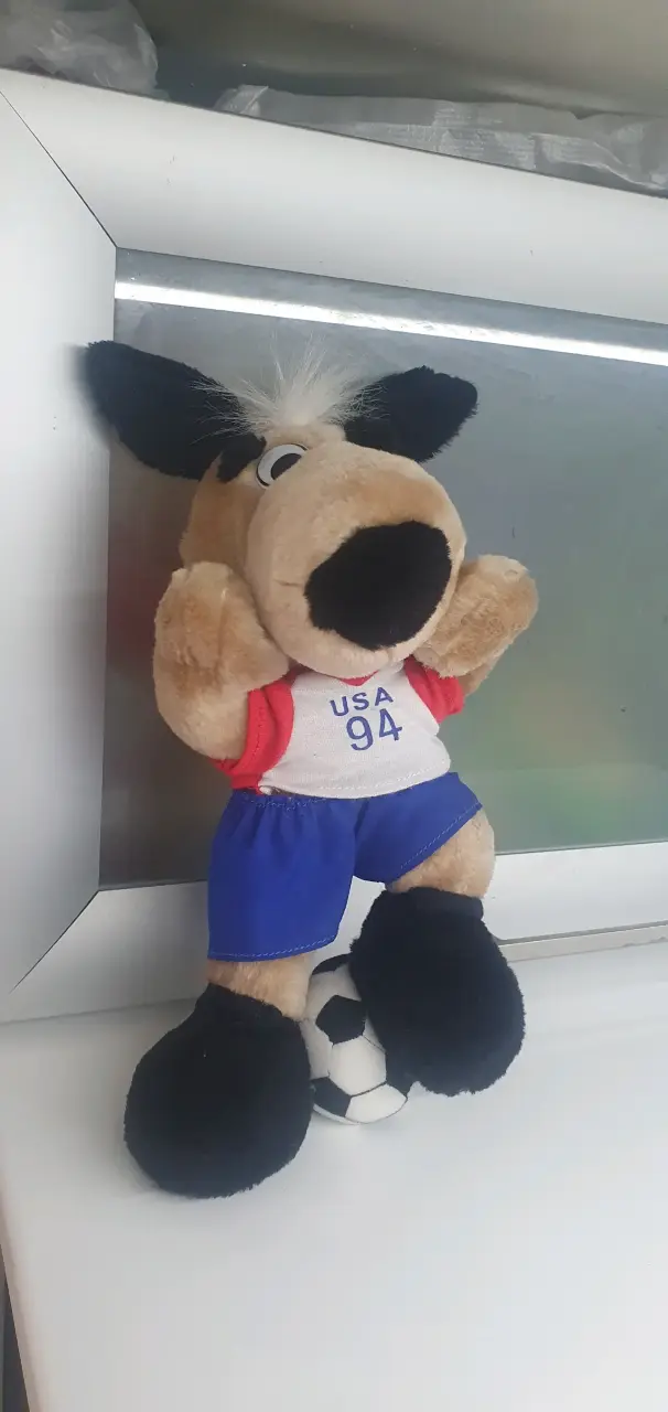 Peluche mascota USA 94 con pelota de fútbol - 1