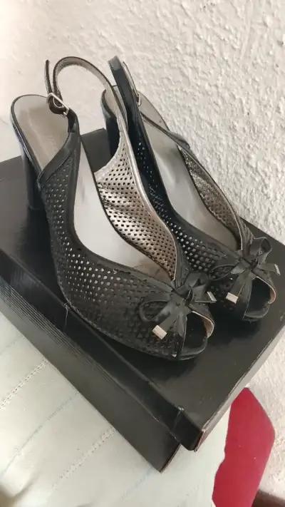 GACEL Sandalias de tacón negras con diseño calado - miniatura 1