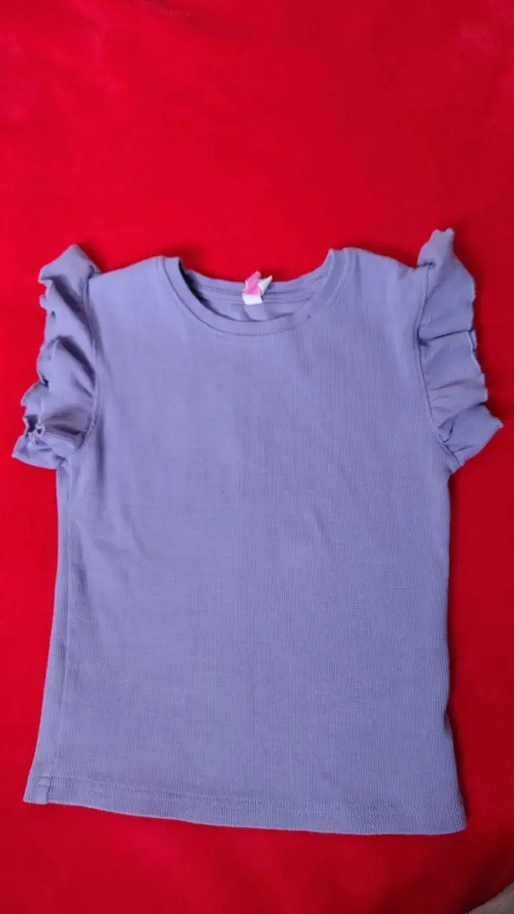 Polera lila con volantes para niña - 1
