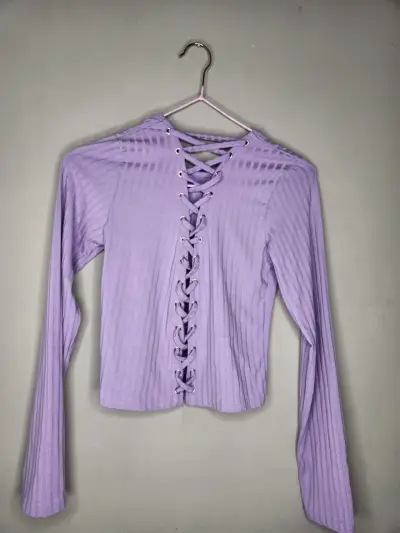 Polera morada de manga larga con diseño cruzado - miniatura 2