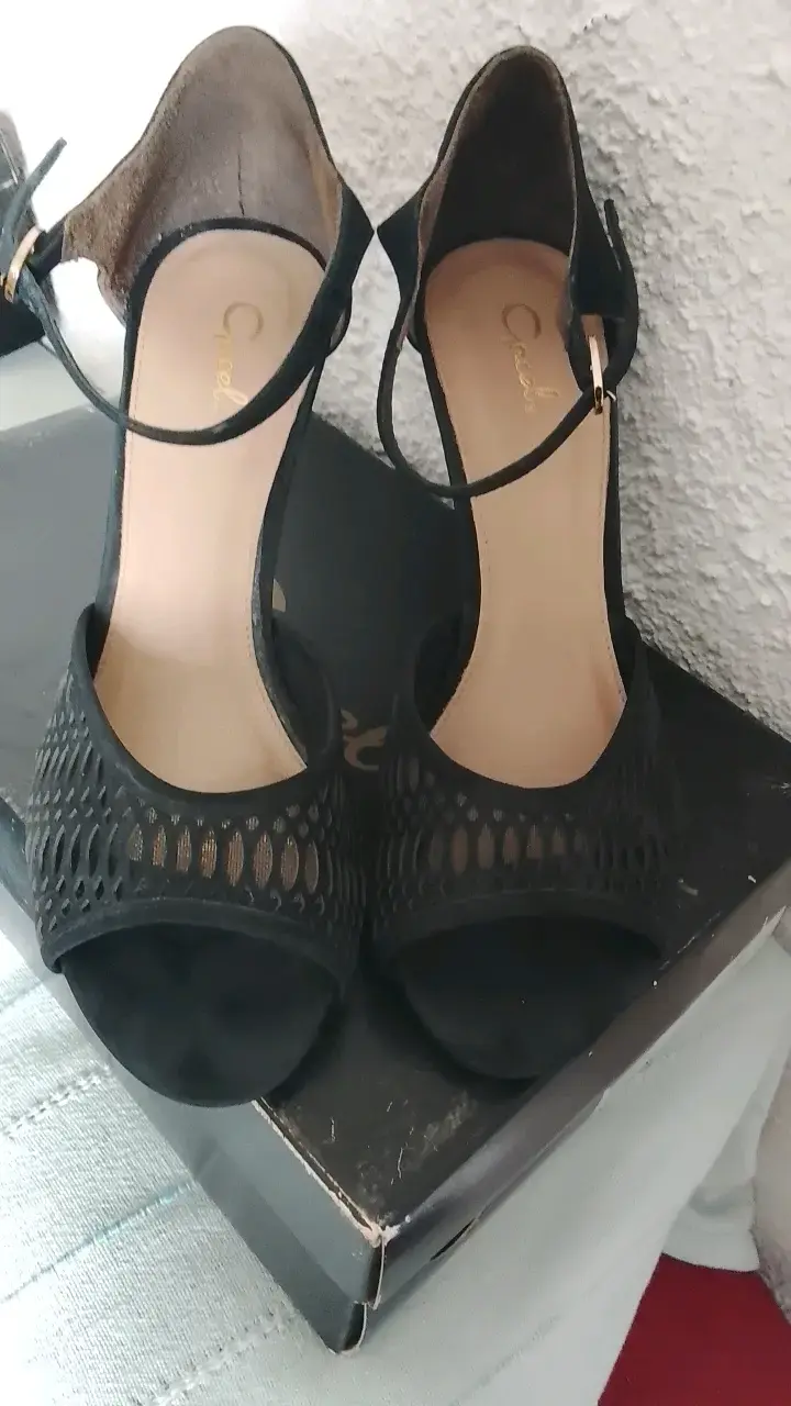GACEL Tacones negros de mujer con diseño calado - 1
