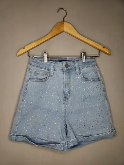 Shorts de mezclilla con detalles brillantes - miniatura 1