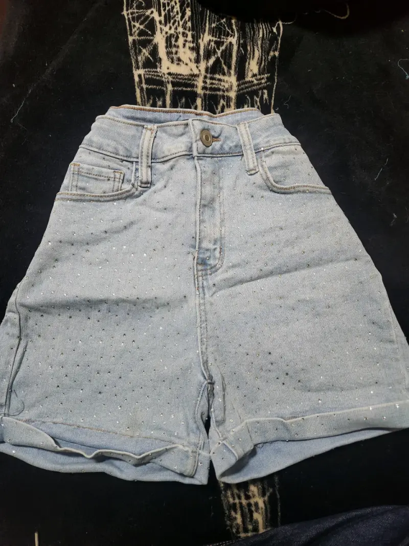 Shorts de mezclilla con detalles brillantes - 3