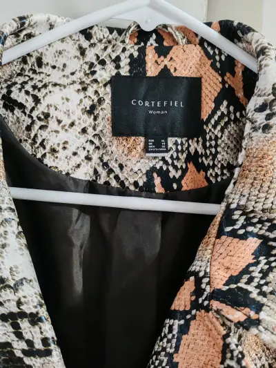Abrigo de mujer estampado serpiente Cortefiel - miniatura 2