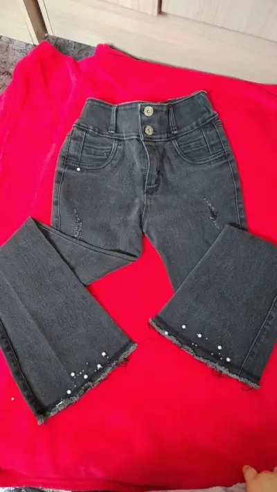 Jeans negros con perlas para niña talla 10 - miniatura 1