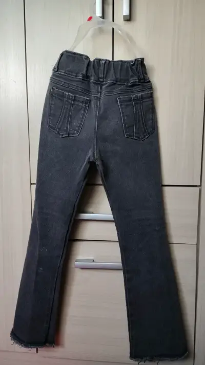 Jeans negros con perlas para niña talla 10 - miniatura 3