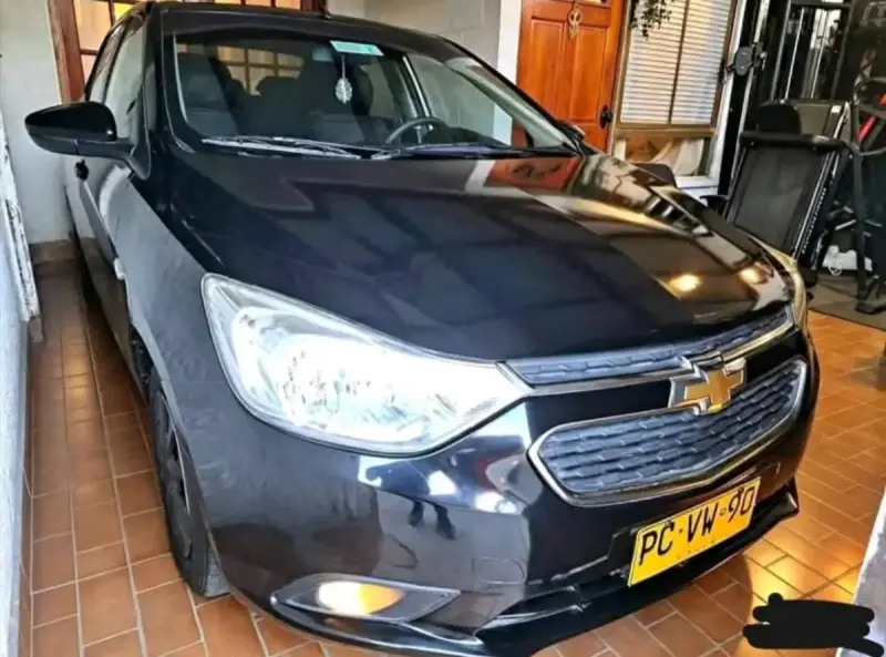 Auto Chevrolet negro en buen estado - 3