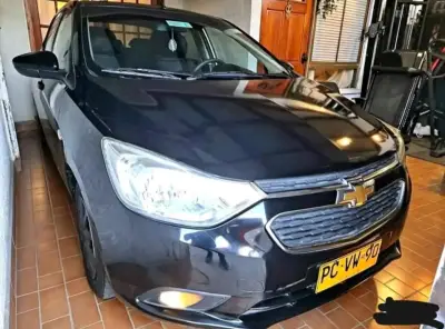 Auto Chevrolet negro en buen estado - miniatura 3
