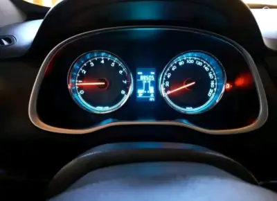 Auto Chevrolet negro en buen estado - miniatura 4
