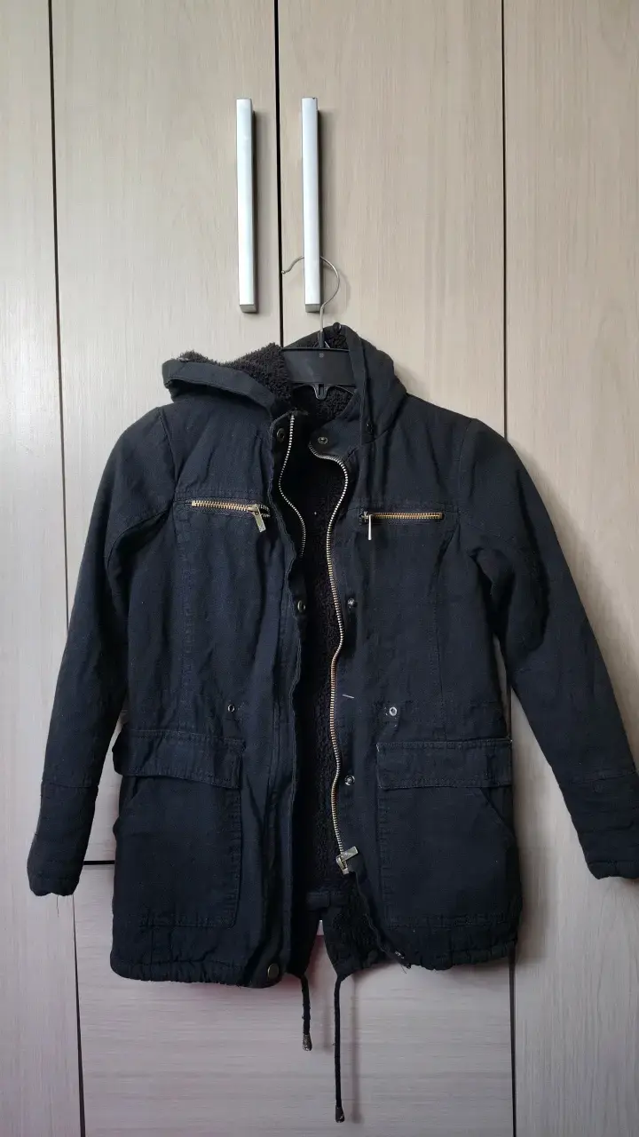 Abrigo negro niña talla 8-10.