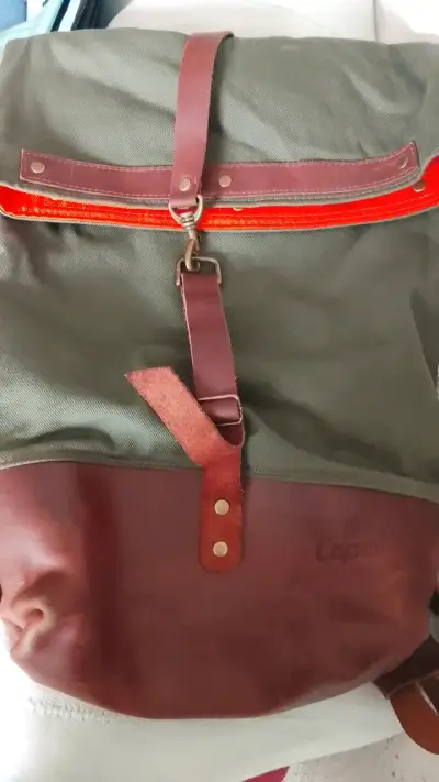 Mochila de lona y cuero con cierre metálico - miniatura 1