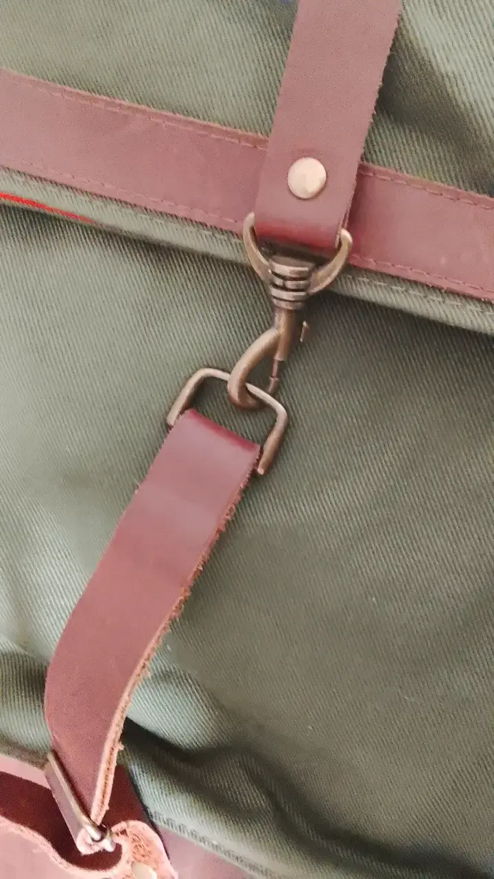 Mochila de lona y cuero con cierre metálico - 3