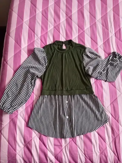 Blusa verde con mangas a rayas para mujer - miniatura 3