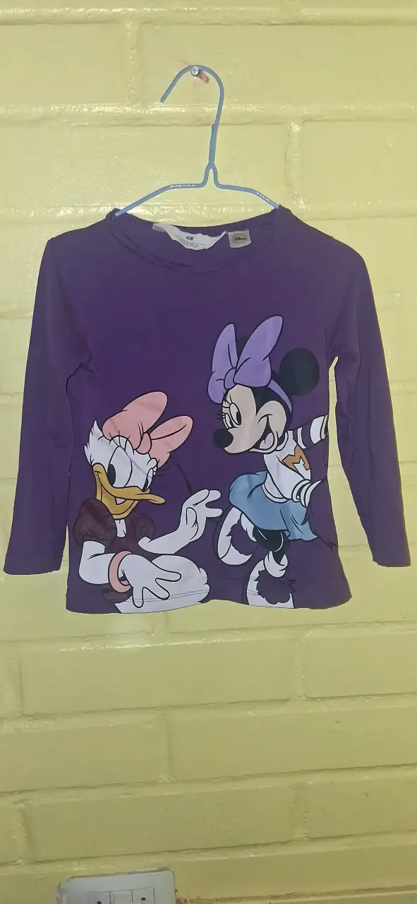 Polera infantil H&M Disney Minnie y Daisy morada - 1