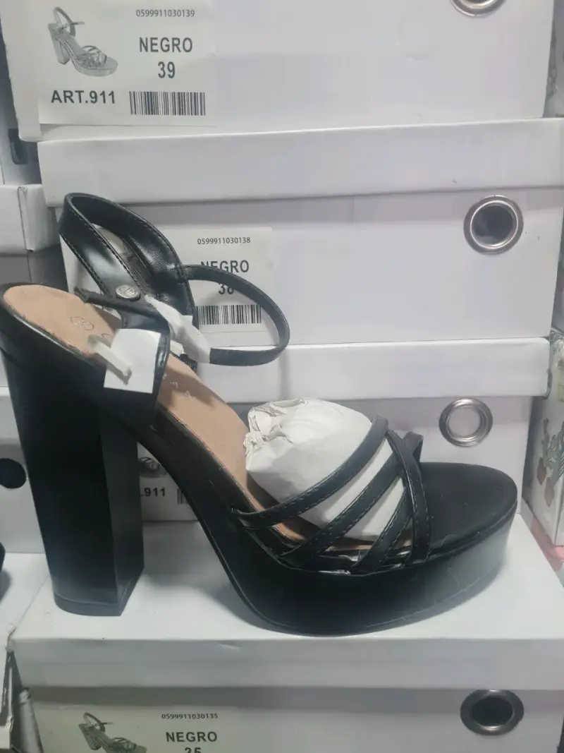 Sandalias de tacón alto negras talla 39