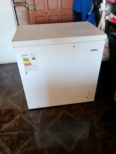 Congelador horizontal Mabe A+ en buen estado - miniatura 1