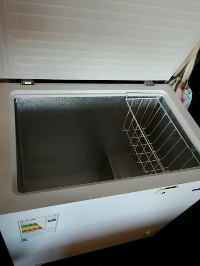Congelador horizontal Mabe A+ en buen estado - miniatura 3