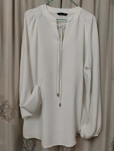 Blusas de mujer color burdeo y blanco talla L y M - miniatura 2
