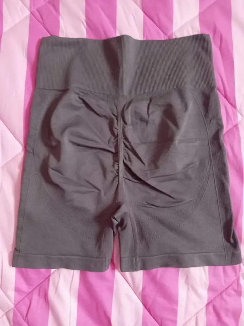 Shorts deportivos gris para mujer - 3