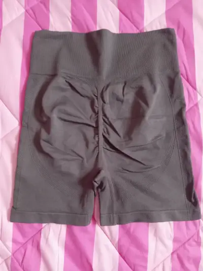 Shorts deportivos gris para mujer - miniatura 3