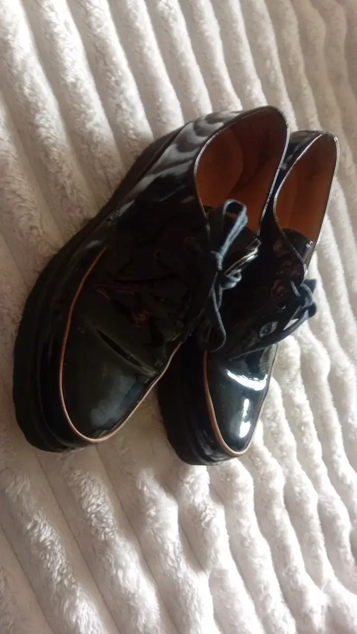 Zapatos de charol negros para mujer