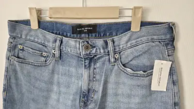 Jeans azul claro Banana Republic para hombre - miniatura 2