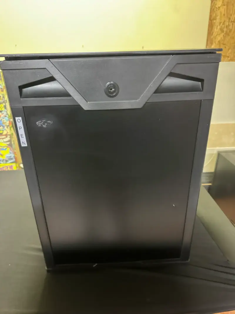 Mini refrigerador compacto negro - 1