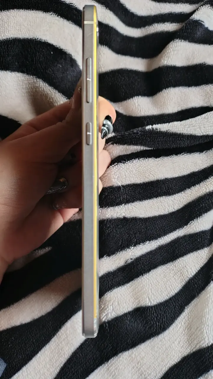 Celular BLU Vivo 5 Dorado Completo Caja Original - 3