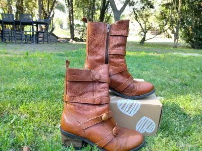 Botas de cuero marrón con cierre lateral - miniatura 1