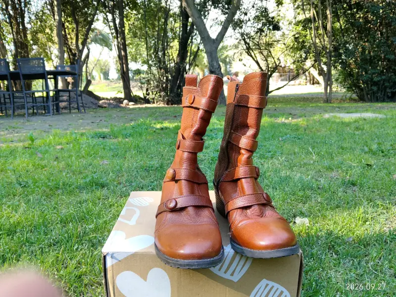 Botas de cuero marrón con cierre lateral - 2