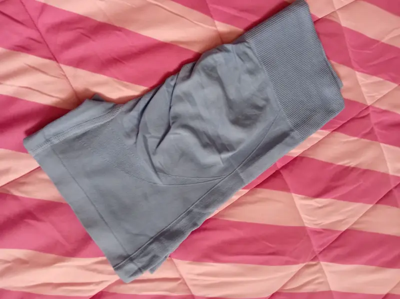 Shorts de compresión azul cielo para mujer