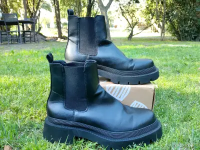 Botines Chelsea de cuero negro con plataforma - miniatura 2