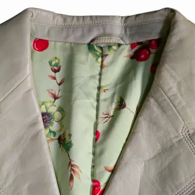 Abrigo beige con forro floral para mujer - miniatura 3