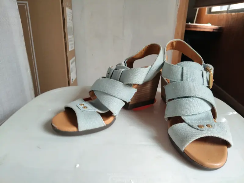 Sandalias negras de plataforma con tiras - 3