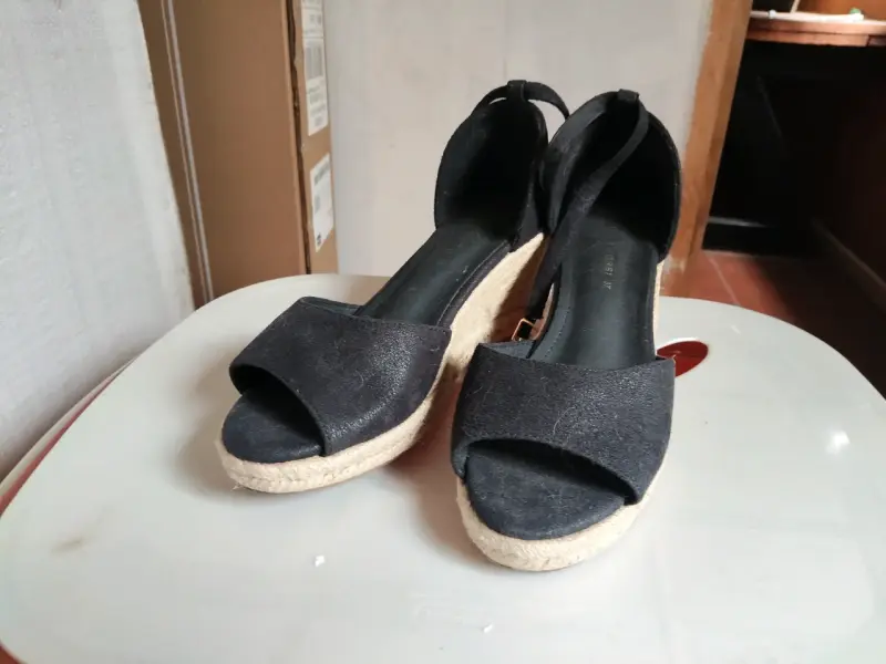 Sandalias negras de plataforma con tiras - 6