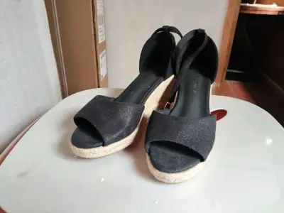 Sandalias negras de plataforma con tiras - miniatura 6