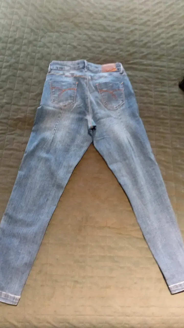 Jeans de mezclilla azul claro para mujer - 2