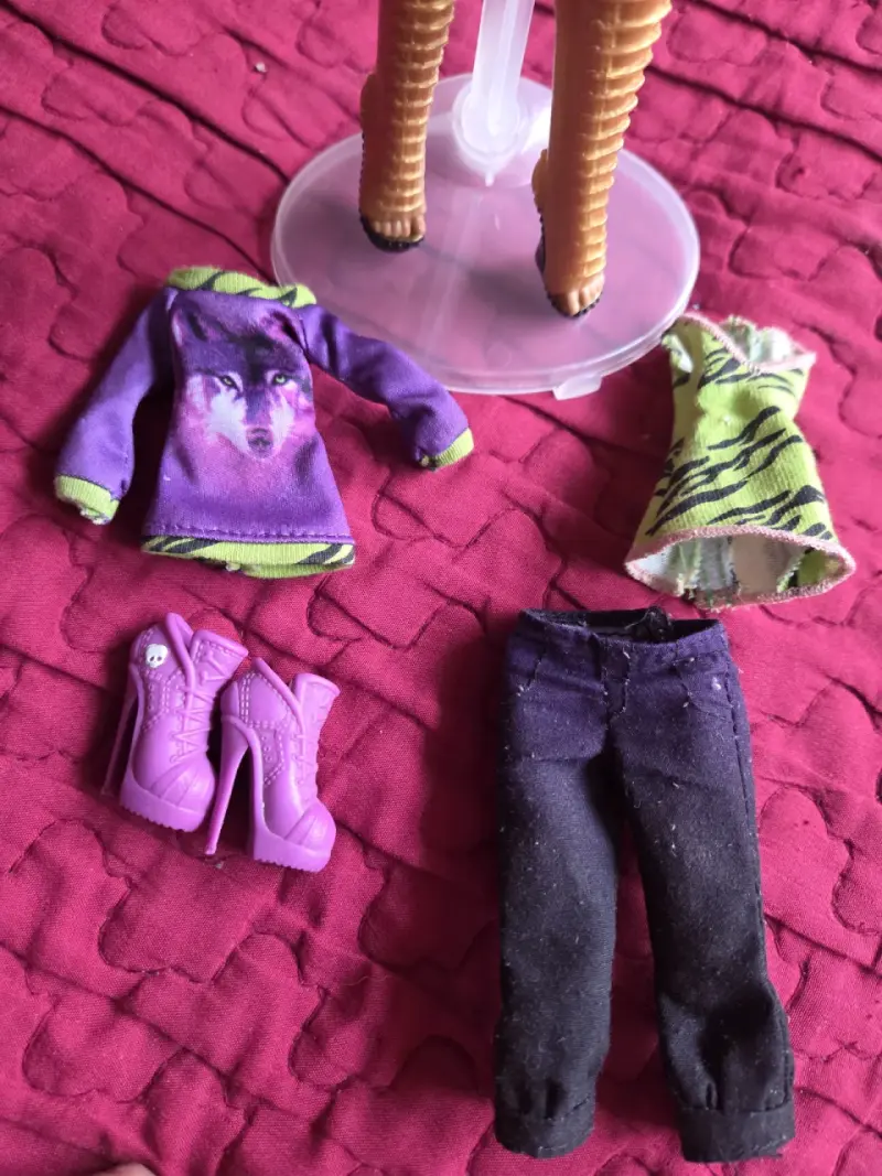 Muñeca Monster High Clawdeen Wolf con Ropa Adicional - 4