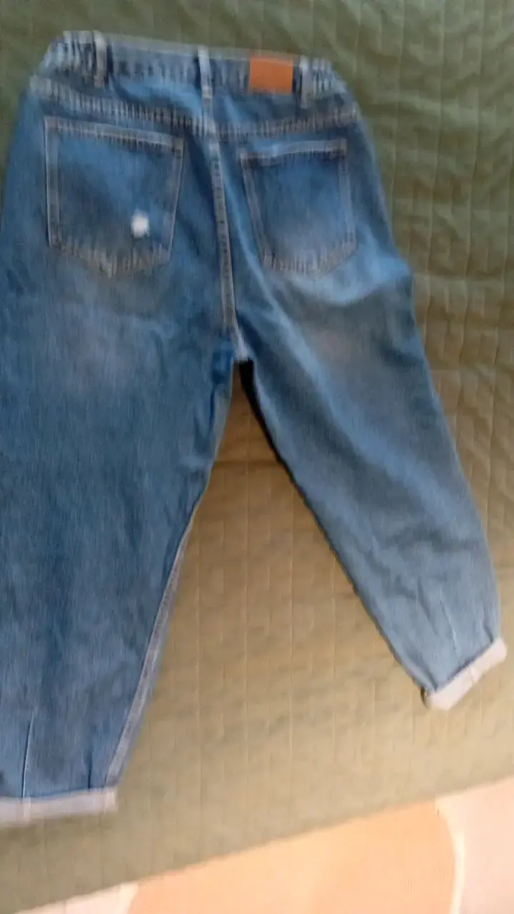 Jeans de mezclilla azul desgastados para mujer - 2