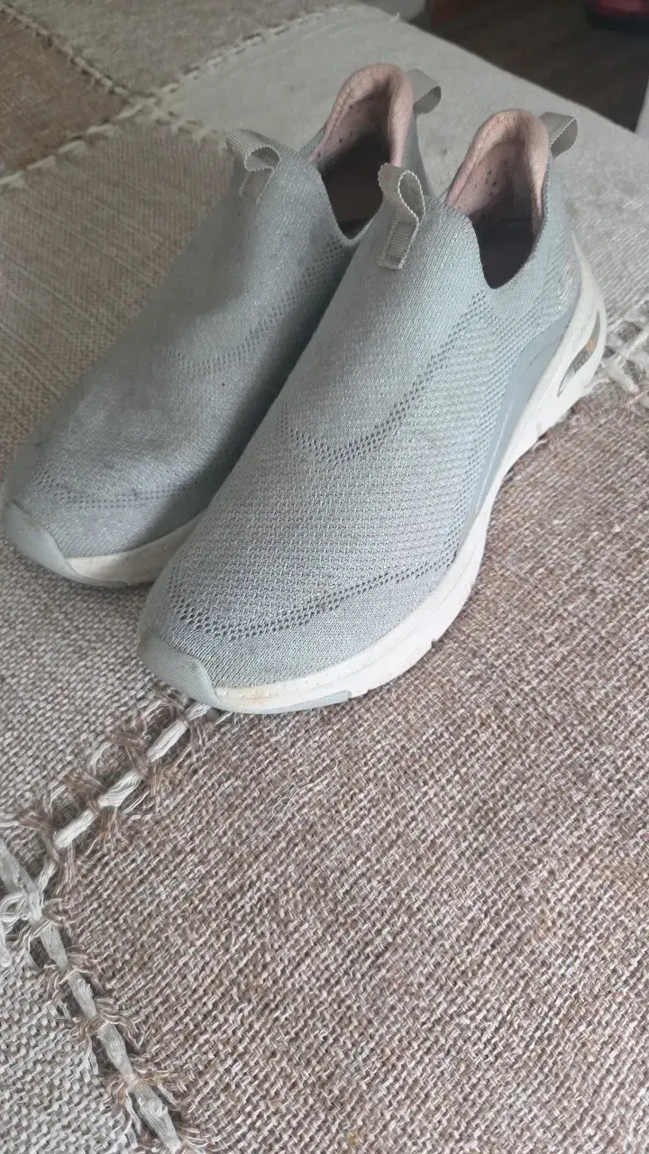 Zapatillas Skechers Arch Fit Gris Claro