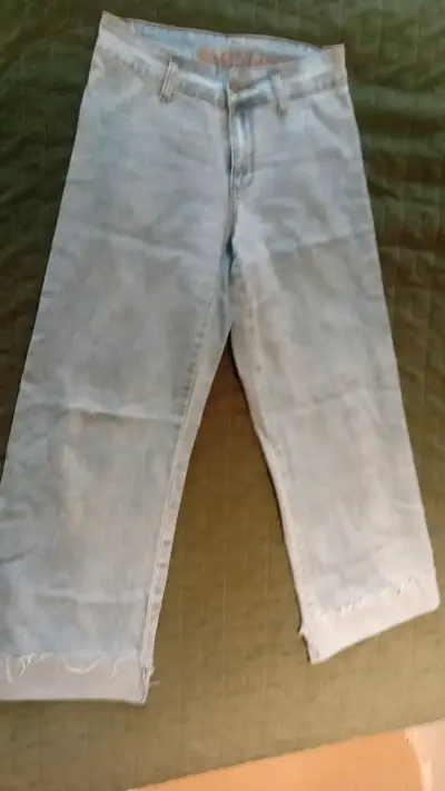 Jeans de mezclilla azul claro desgastados - miniatura 1