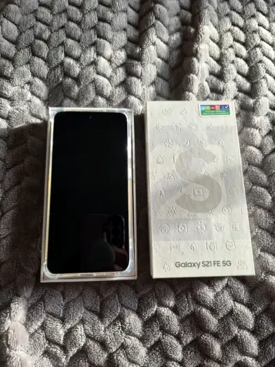 Samsung Galaxy S21 FE 5G con caja Original - miniatura 1